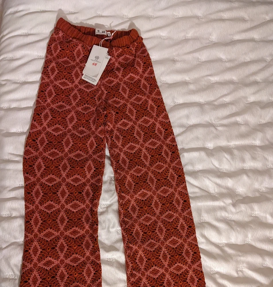 *LAST CHANCE* THE WHITE LOTUS x H&M CROCHETED PANTS, Orange Crochet Pants - Picture 9 of 12